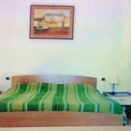 Residenza Via Roma 3 Villa Ла Мадалена Стая снимка